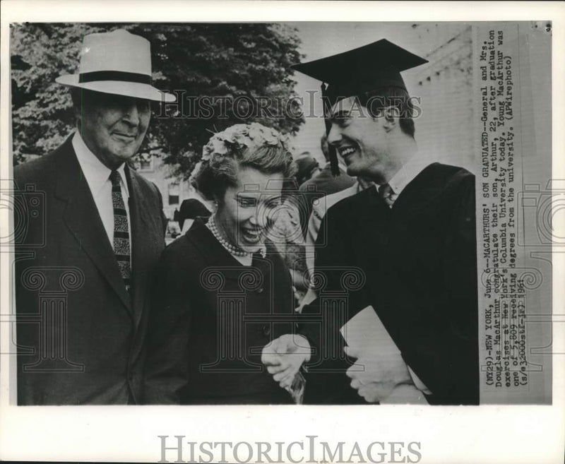 Load image into Gallery viewer, 1961 Press Photo General and Mrs. Douglas MacArthur congratulate son in NY
