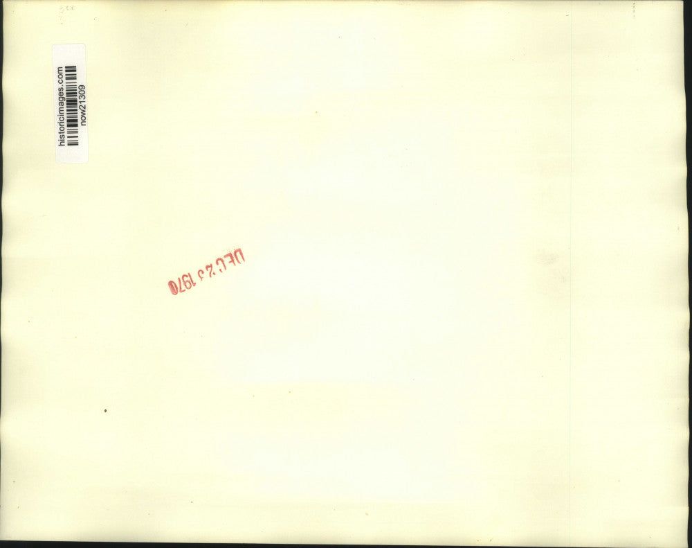 1970 Press Photo Georgia Governor Maddox with army full of telegrams.