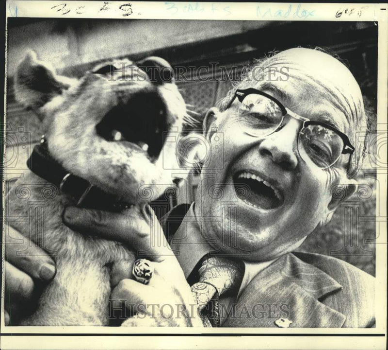 Load image into Gallery viewer, 1971 Press Photo Georgia's Lt. Governor Maddox with lion cub "Pickrick."
