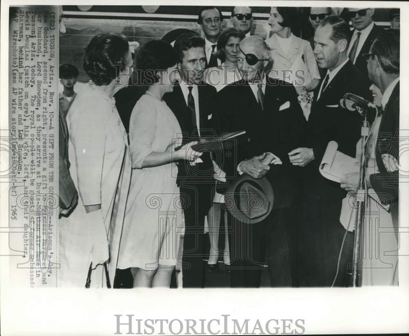 Load image into Gallery viewer, 1965 Press Photo Governor Goddard presents gift to Princess Margaret and husband
