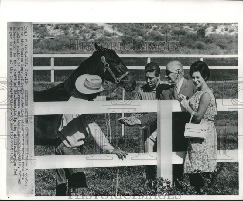 Load image into Gallery viewer, 1965 Press Photo Princess Margaret and Lord Snowdon at Douglas Stables in AR
