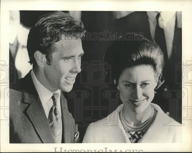 Load image into Gallery viewer, 1970 Press Photo Princess Margaret and Lord Snowdon at movie premier - now21346
