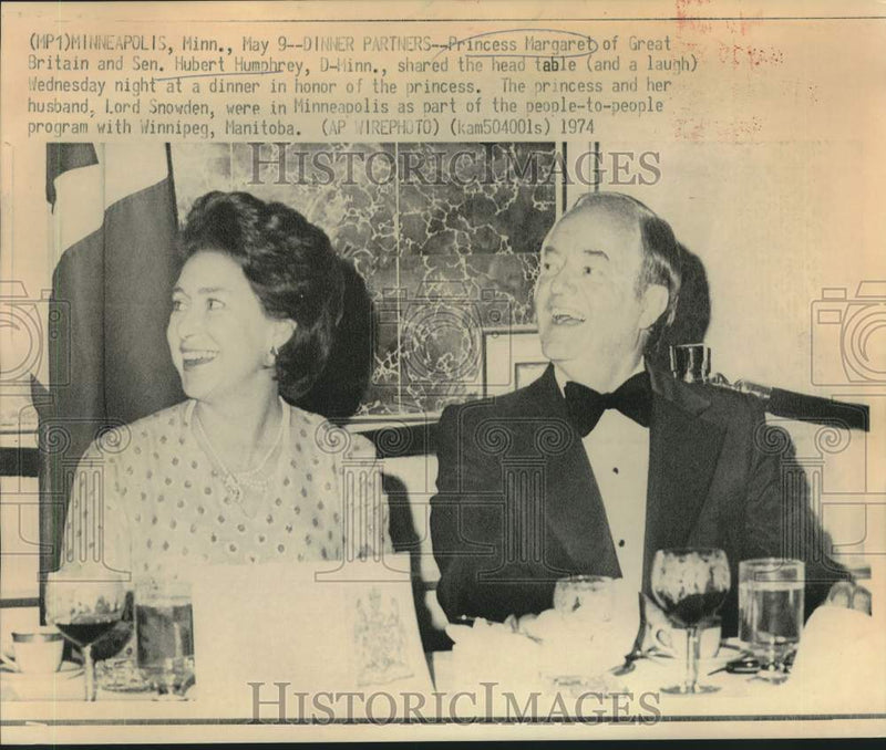 Load image into Gallery viewer, 1974 Press Photo Dinner partners Princess Margaret and Senator Humphrey in MN
