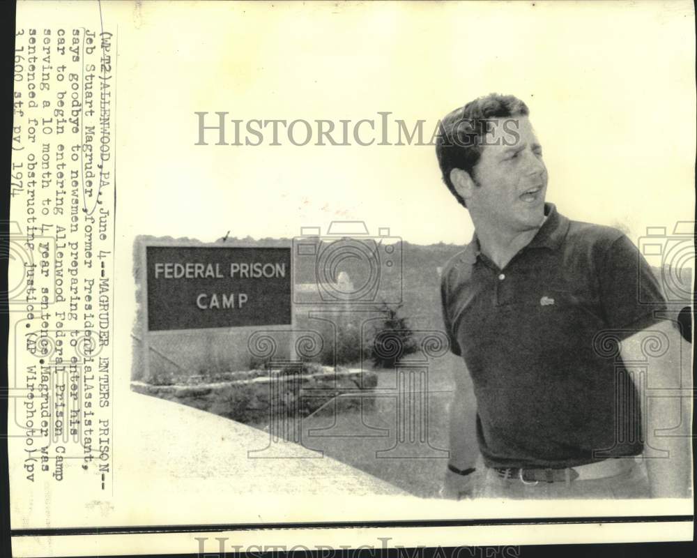 1974 Press Photo Jeb Stuart Magruder enters car for ride to prison in PA