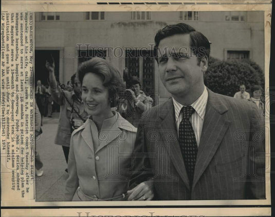 1974 Press Photo Jeb Stuart Magruder and wife leave U.S. District Court