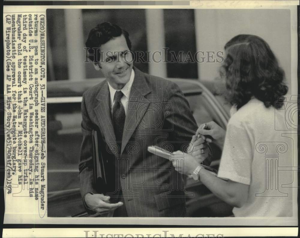 1974 Press Photo Jeb Stuary Magruder returns pen to autograph seeker.