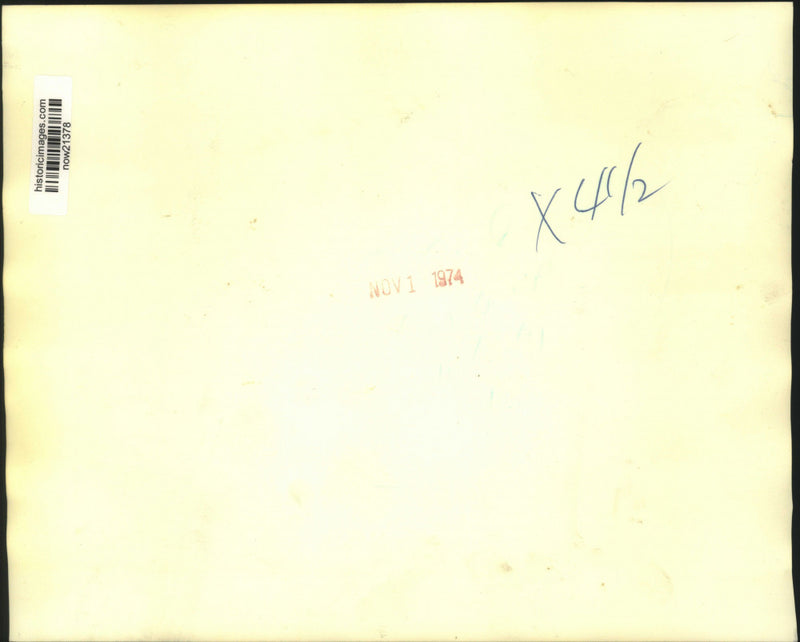 Load image into Gallery viewer, 1974 Press Photo Jeb Stuary Magruder returns pen to autograph seeker.
