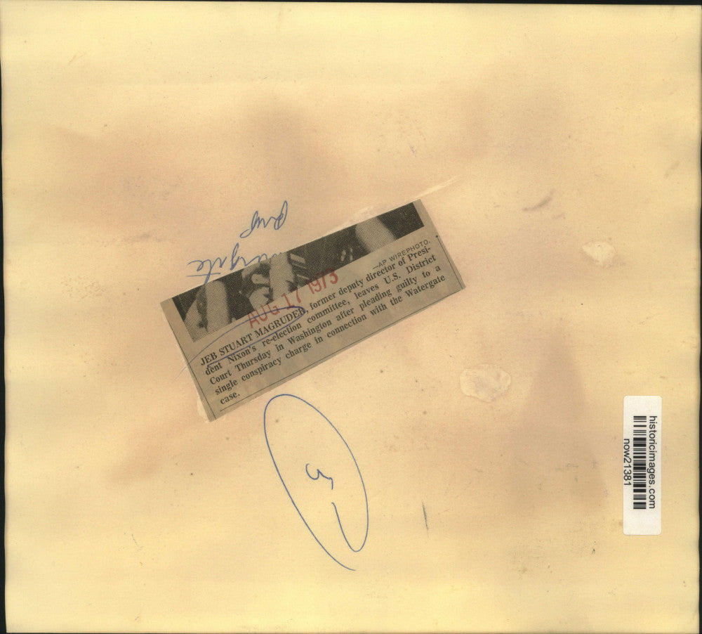 1973 Press Photo Jeb Stuart Magruder with press at US District Court.