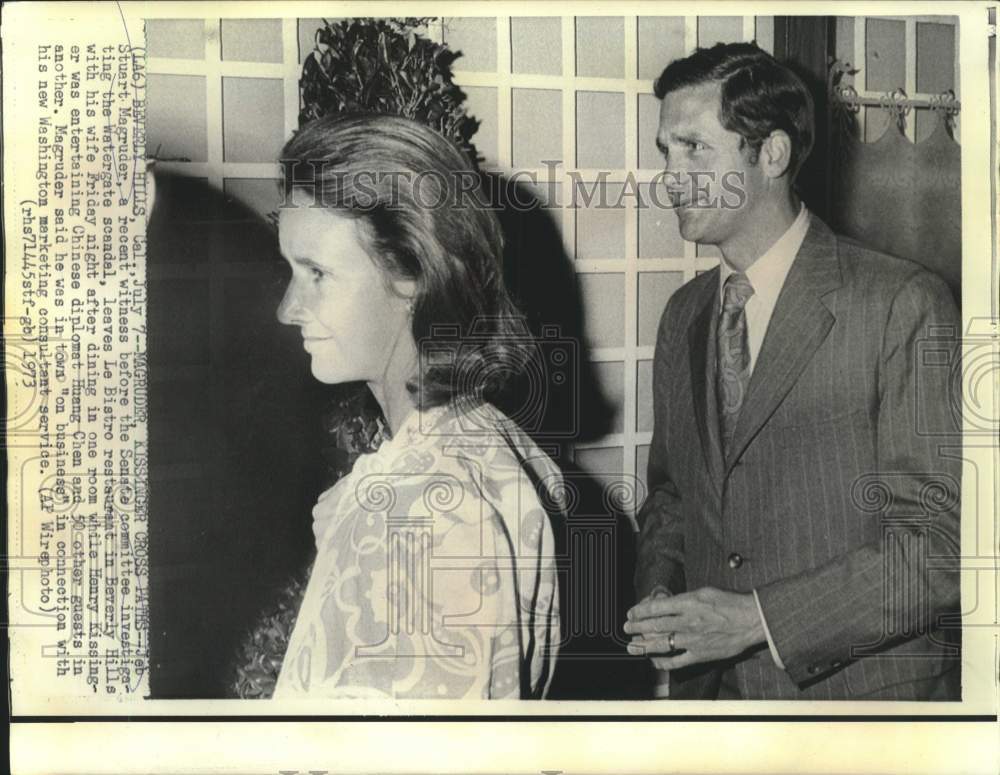 1973 Press Photo Jeb Stuart Magruder and Kissinger dine at Le Bistro restaurant.