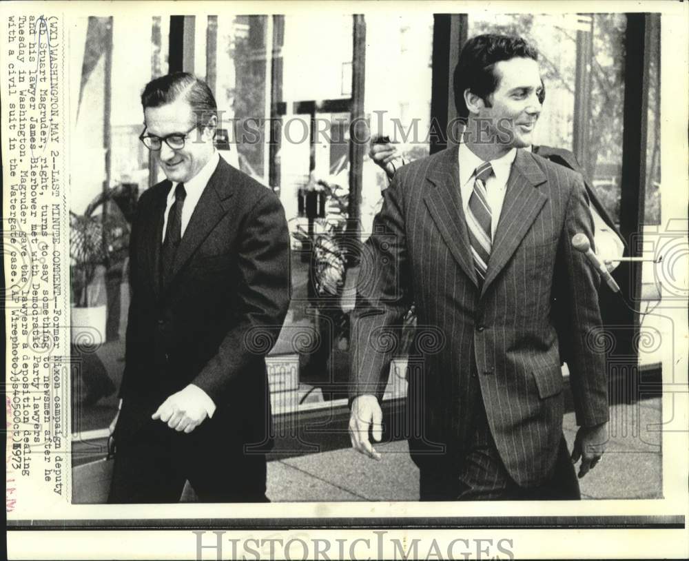 1973 Press Photo Jeb Magruder and attorney leave Democratic Party lawyers office
