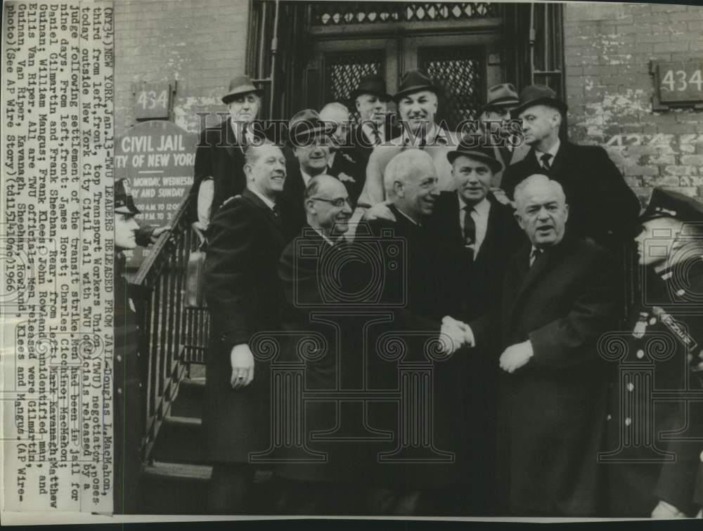 1966 Press Photo TWU negotiator MacMahon with TWU officials at NY City jail