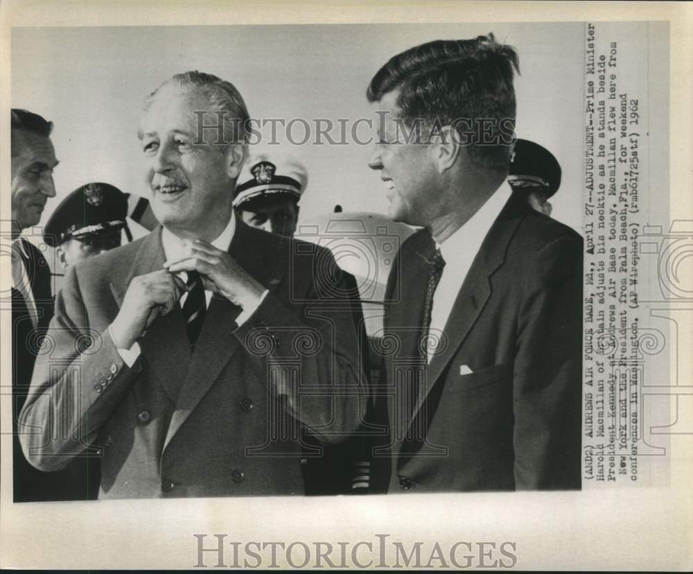 1962 Press Photo Britain&#39;s Macmillan and President Kennedy at Andrews AFB
