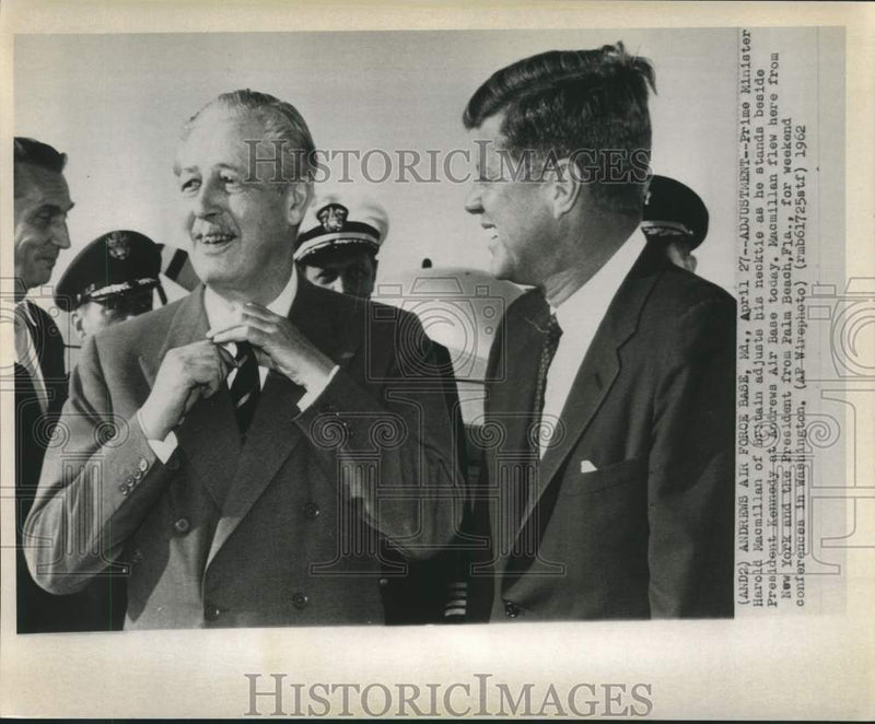 Load image into Gallery viewer, 1962 Press Photo Britain's Macmillan and President Kennedy at Andrews AFB
