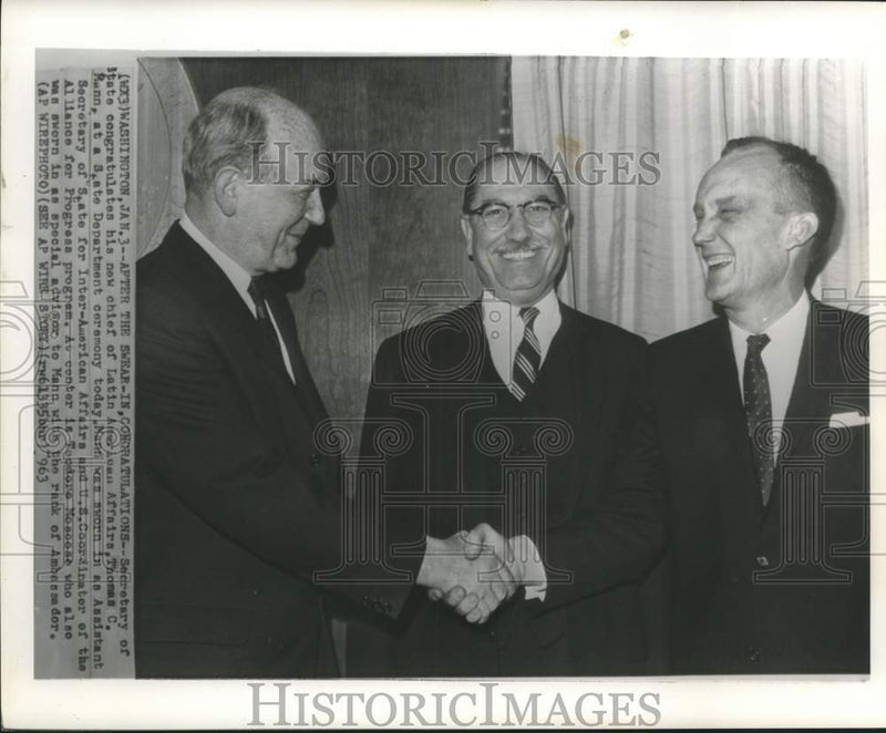 Load image into Gallery viewer, 1963 Press Photo Secretary of State congratulates Mann at swearing in ceremony
