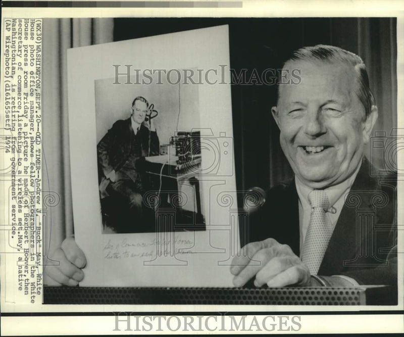 Load image into Gallery viewer, 1974 Press Photo Andrew May shows photo he made of Herbert Hoover with wireless
