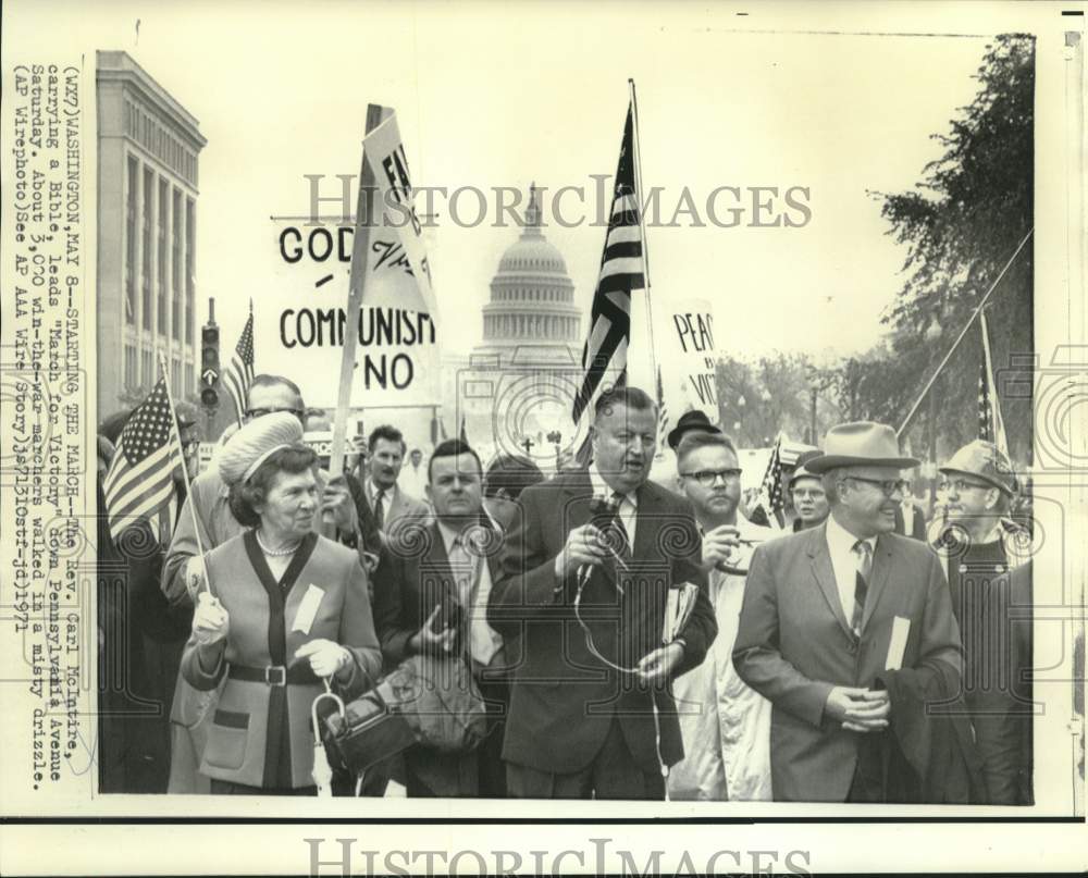 1971 Press Photo Reverend McIntire leads &quot;March for Victory&quot; on Pennsylvania Ave