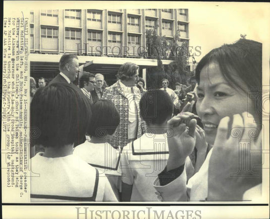 1972 Press Photo Reverend McIntire with Ruby Austin and Taiwan Children's Choir