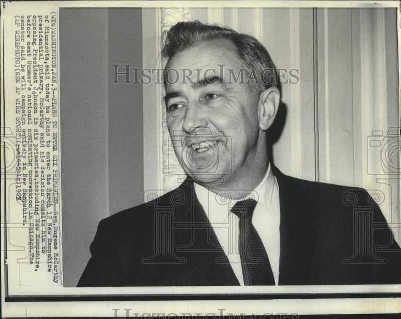 Load image into Gallery viewer, 1967 Press Photo Senator McCarthy announces presidential candidacy - now21506
