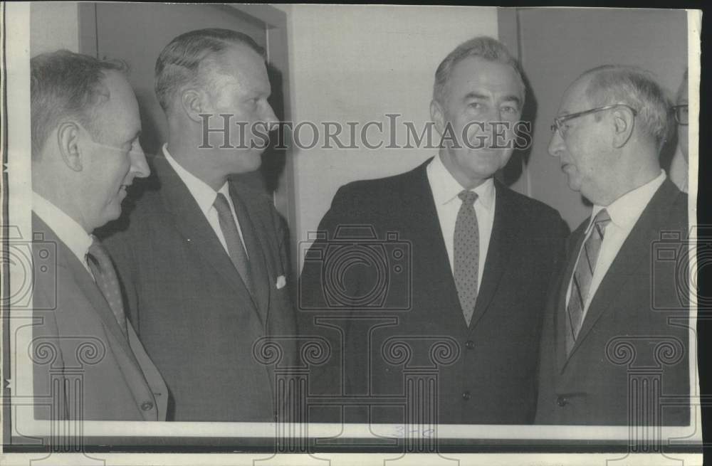 1968 Press Photo Senator Eugene McCarthy meets New York Liberal Party Heads.