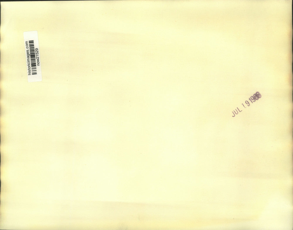 1968 Press Photo Senator McCarthy welcomed at Atlanta Municipal Airport