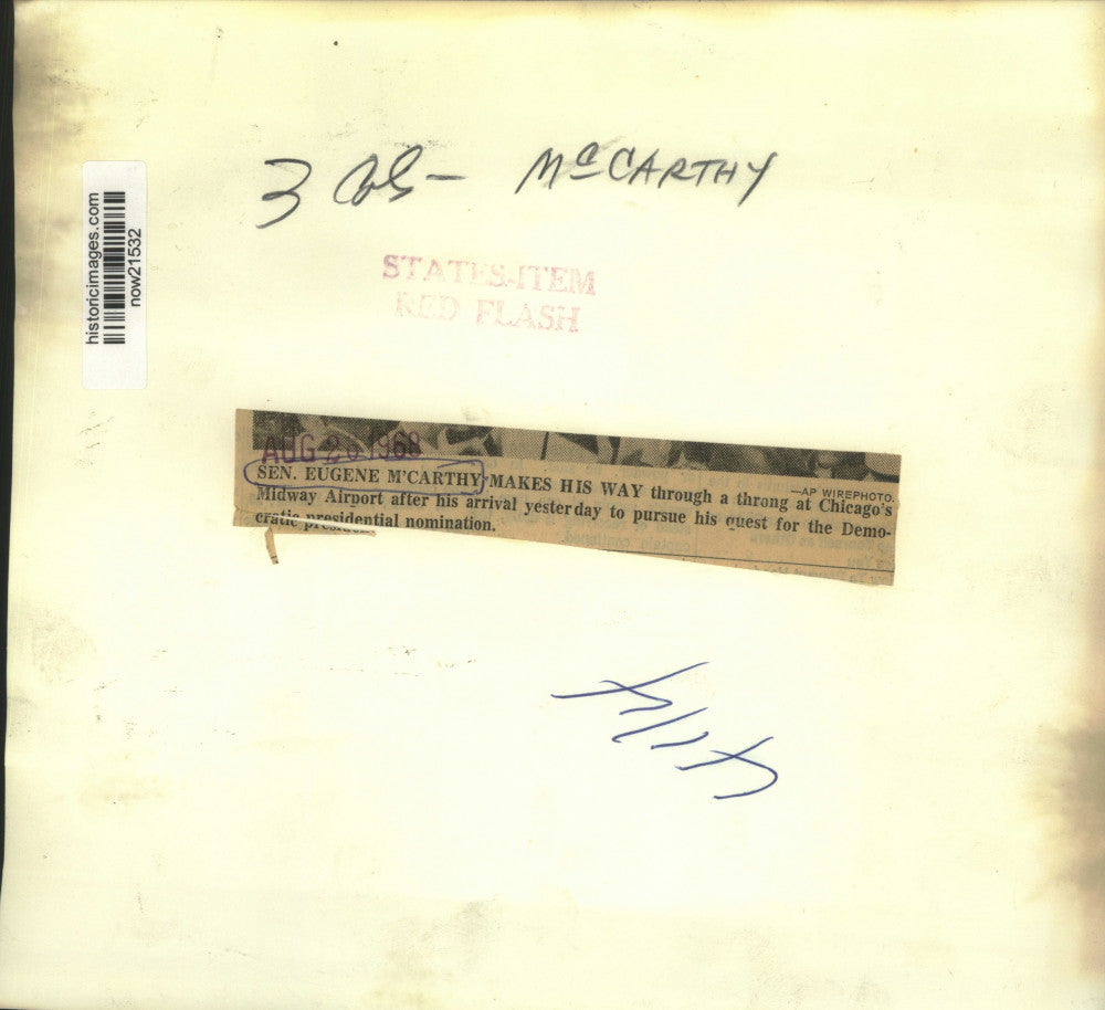 1968 Press Photo Senator McCarthy greeted by supporters at Chicago's Midway