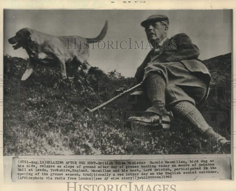 Load image into Gallery viewer, 1962 Press Photo British Prime Minister Macmillan and dog relax after hunting
