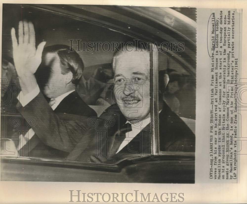 1961 Press Photo Britain's Harold Macmillan and another arrive at Parliament