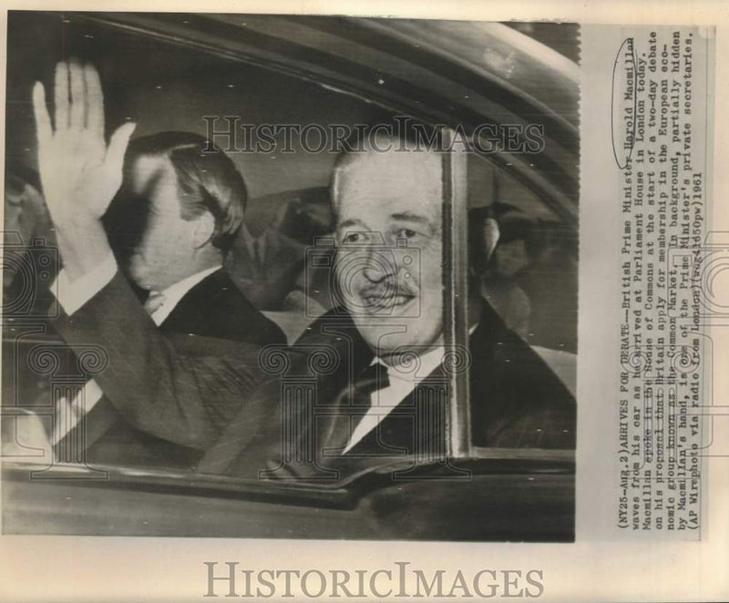 Load image into Gallery viewer, 1961 Press Photo Britain's Harold Macmillan and another arrive at Parliament
