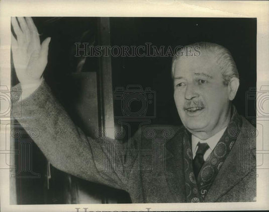 1963 Press Photo Britain's Prime Minister Macmillan speaks on economic crisis.