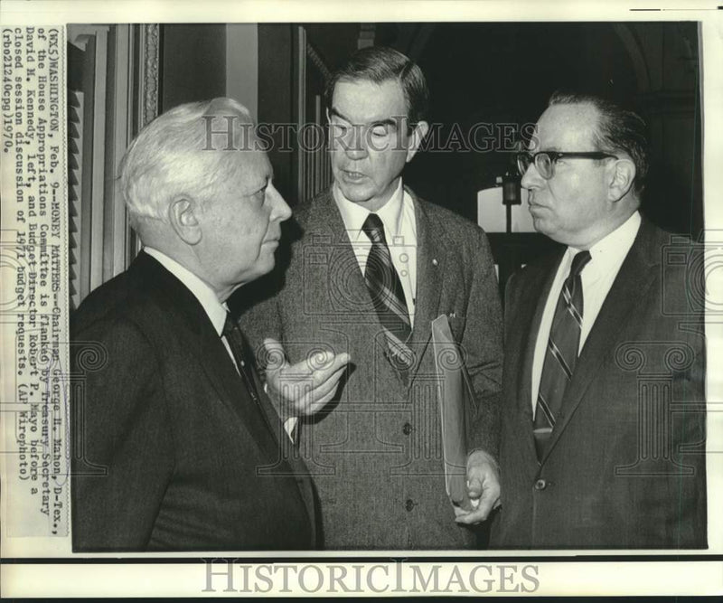 Load image into Gallery viewer, 1970 Press Photo George Mahon and others at 1971 budge request session

