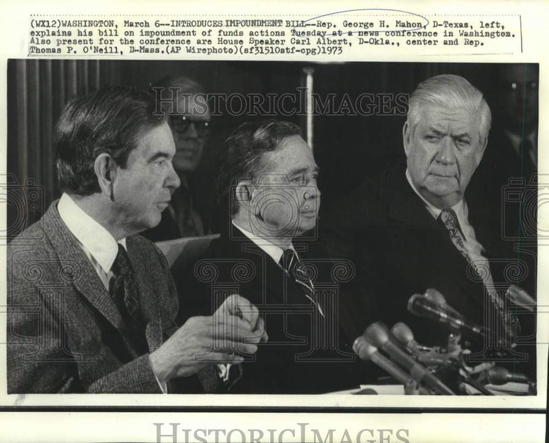 Load image into Gallery viewer, 1973 Press Photo Representative George Mahon and others at news conference
