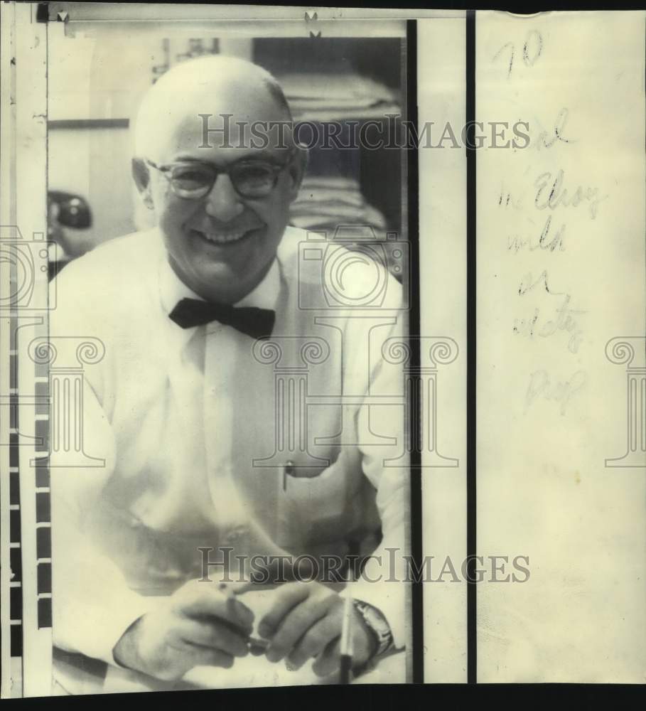 1969 Press Photo Johns Hopkins biologist William McElroy - now21621