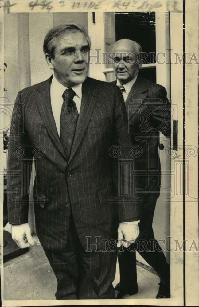 Load image into Gallery viewer, 1972 Press Photo Governor McKeithen's top aide McDougall at grand jury appearace
