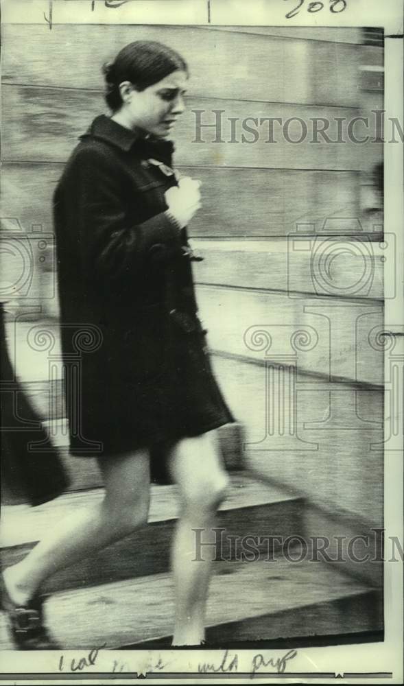 1970 Press Photo Martha Meyer leaves Cambridge, Massachusetts court - now21656