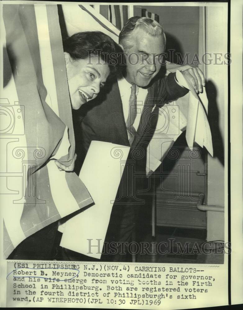 1969 Press Photo Democratic candidate for governor Robert and Mrs. Meyner voting