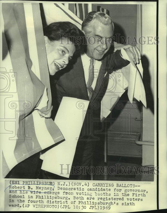 1969 Press Photo Democratic candidate for governor Robert and Mrs. Meyner voting