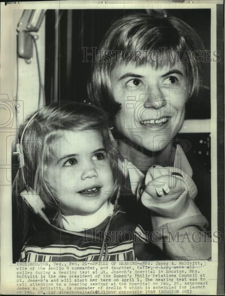 Load image into Gallery viewer, 1969 Press Photo Astronaut James McDivitt wife and daughter at hearing test
