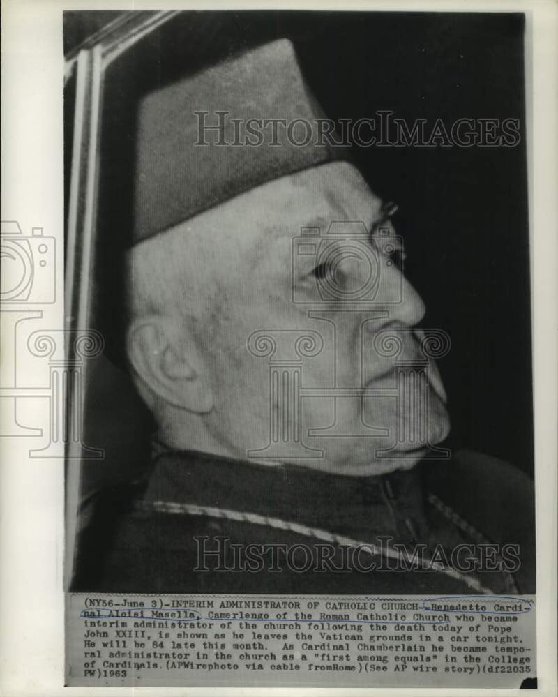 Load image into Gallery viewer, 1963 Press Photo Interim administrator Cardinal Masella leaves Vatican by car.
