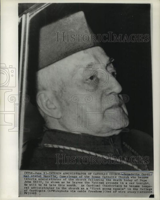 1963 Press Photo Interim administrator Cardinal Masella leaves Vatican by car.