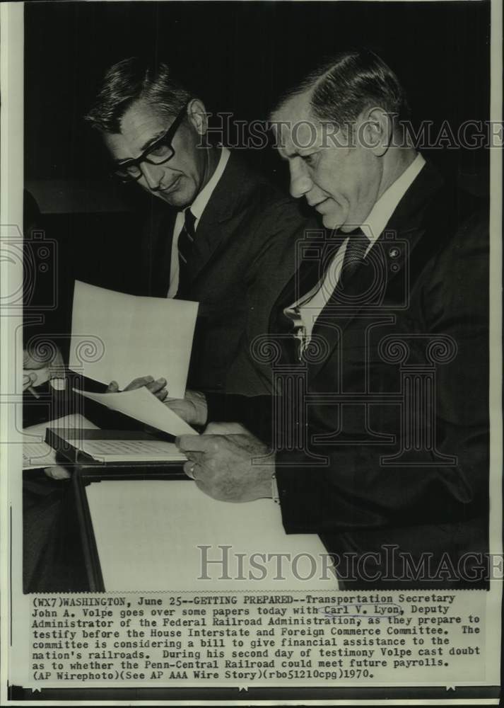 1970 Press Photo Transportation officials Volpe and Carl Lyon prepare to testify
