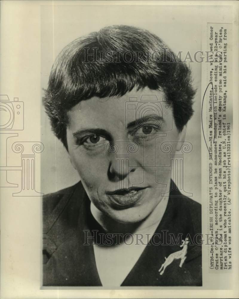 Load image into Gallery viewer, 1961 Press Photo Irish Diplomat Conor O'Brien intended bride Maire MacEntee
