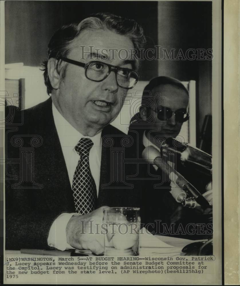 1975 Press Photo Wisconsin Governor Lucey appears at Senate Budget Committee