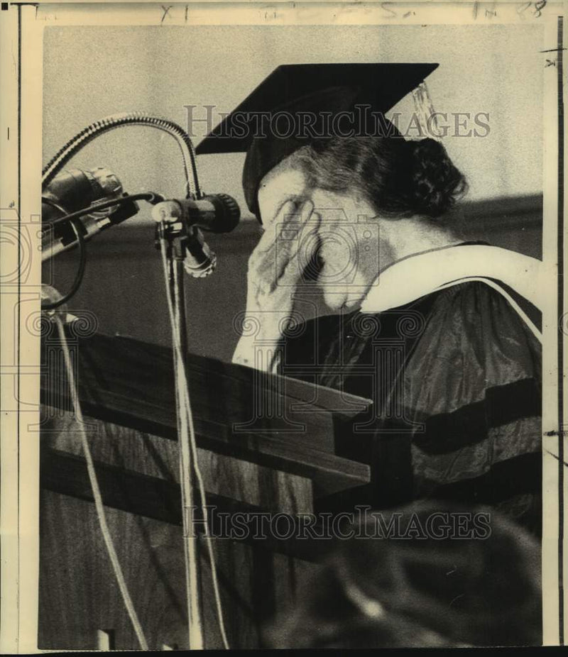 Load image into Gallery viewer, 1973 Press Photo Israeli Premiere Golda Meir reacts to Yeshiva students applause
