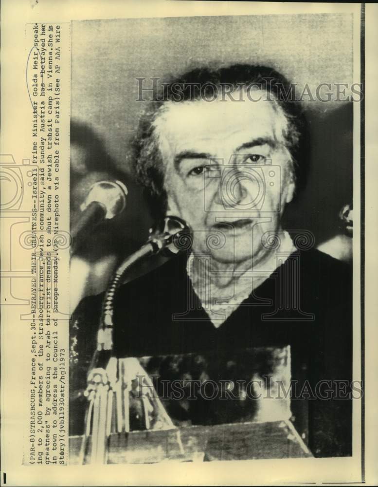 Load image into Gallery viewer, 1973 Press Photo Israeli's Premier Golda Meir speaks at French Jewish community
