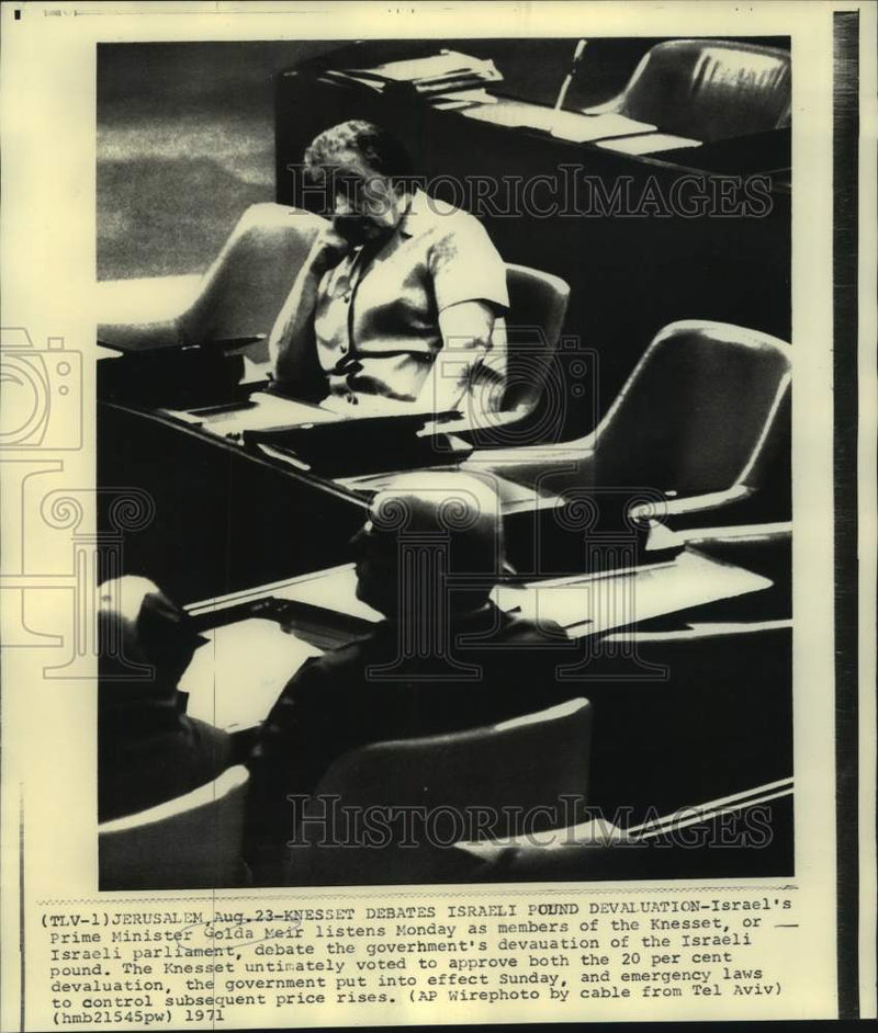 Load image into Gallery viewer, 1971 Press Photo Israeli Prime Minister Golda Meir Listens at Knesset Meeting
