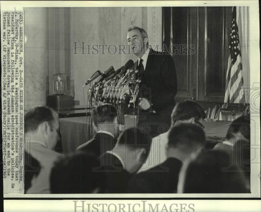 1969 Press Photo Senator Eugene McCarthy at Washington news conference.