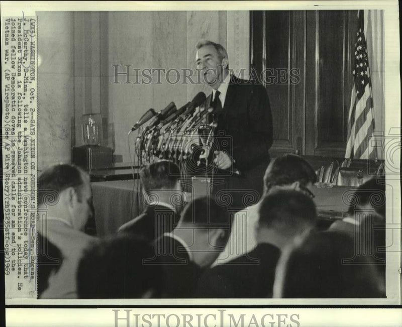 Load image into Gallery viewer, 1969 Press Photo Senator Eugene McCarthy at Washington news conference.
