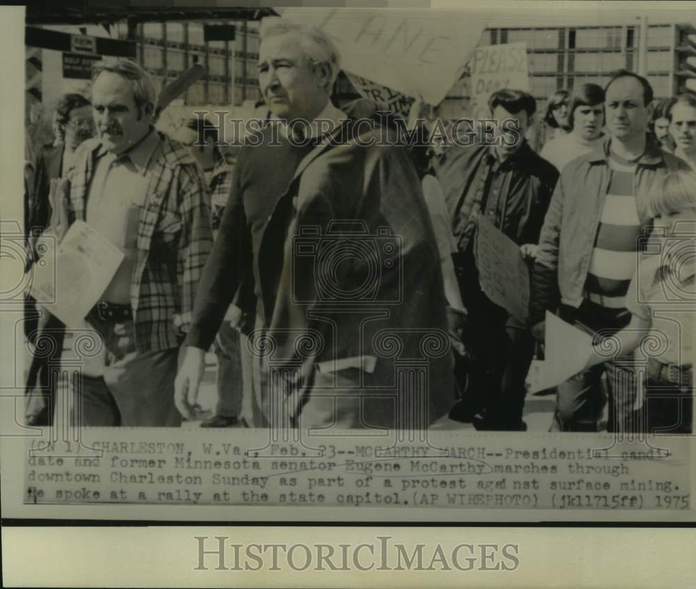 1975 Press Photo Presidential candidate McCarthy in Charleston, WV protest march