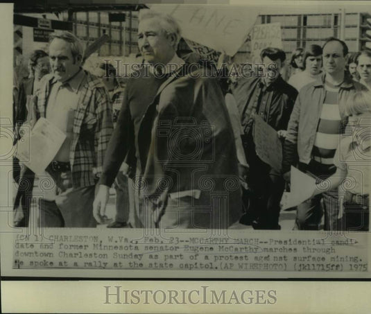 1975 Press Photo Presidential candidate McCarthy in Charleston, WV protest march
