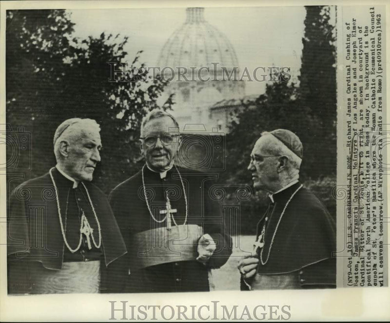 Load image into Gallery viewer, 1962 Press Photo Cardinals Cushing, McIntyre and Ritter confer in Rome, Italy
